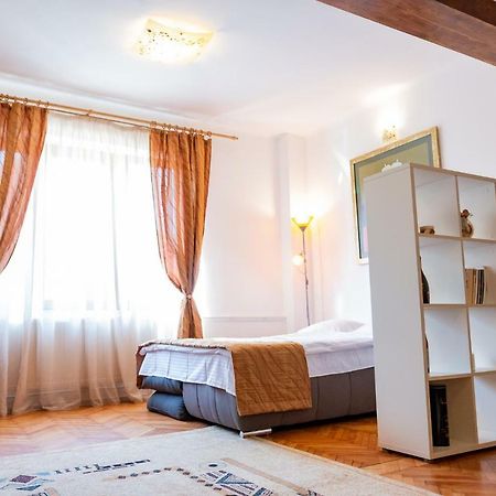 Bed&Wine In The Center Of Oradea Appartement Buitenkant foto