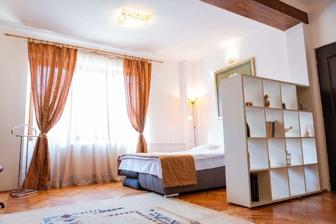 Bed&Wine In The Center Of Oradea Appartement Buitenkant foto