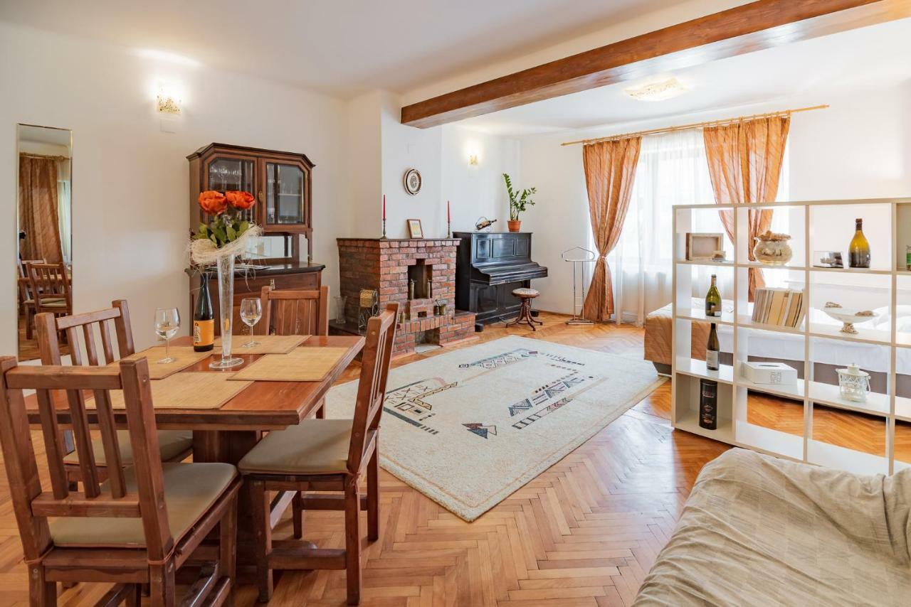 Bed&Wine In The Center Of Oradea Appartement Buitenkant foto