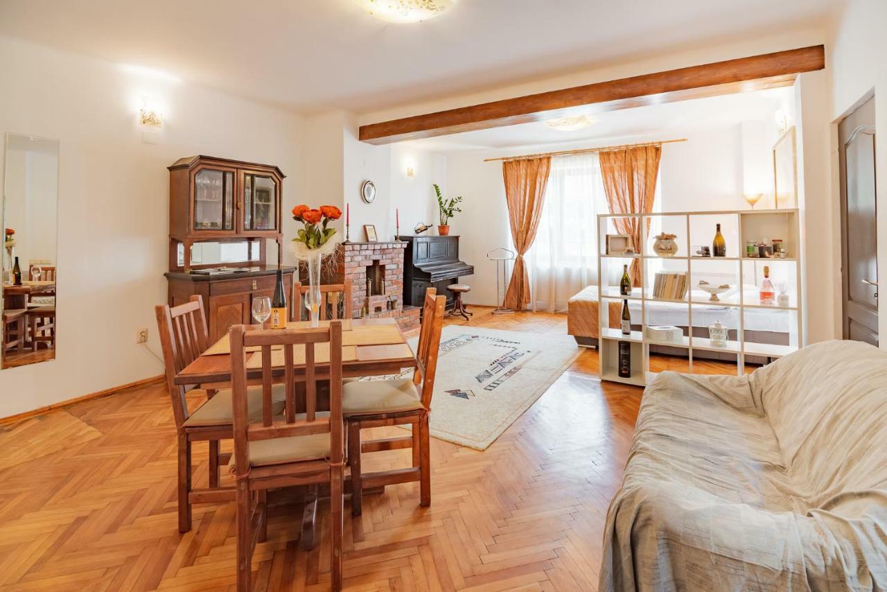 Bed&Wine In The Center Of Oradea Appartement Buitenkant foto