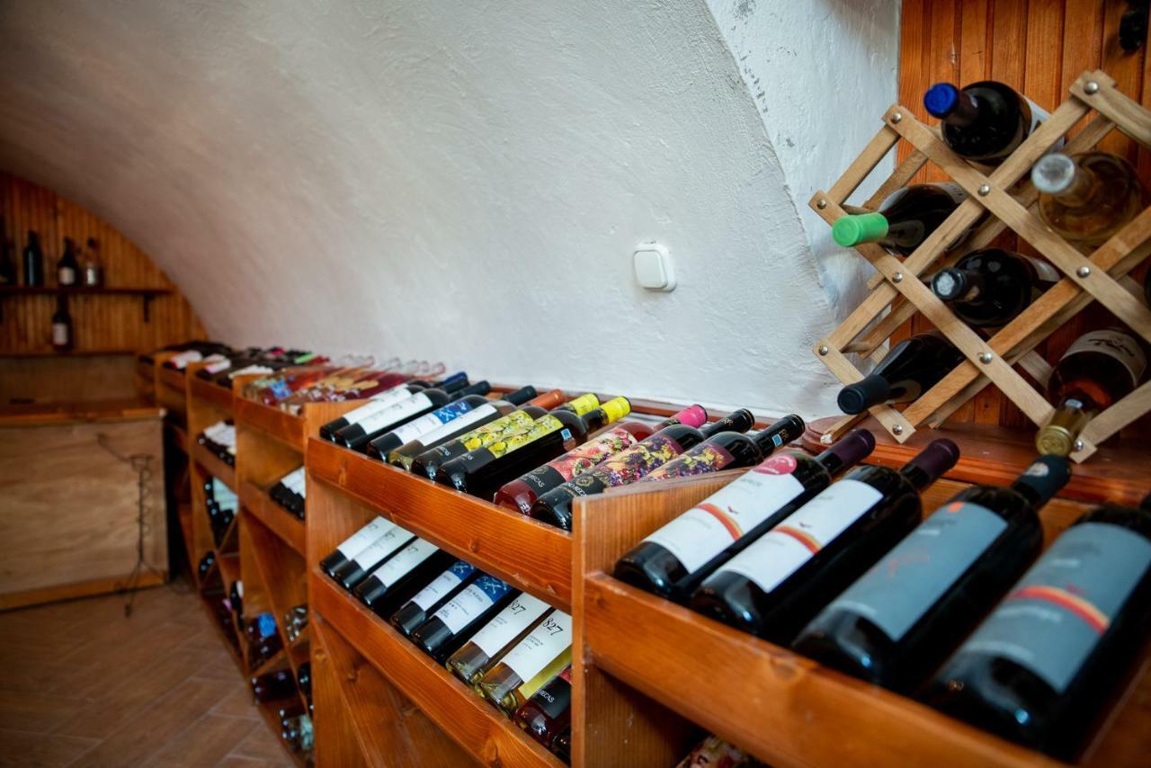 Bed&Wine In The Center Of Oradea Appartement Buitenkant foto